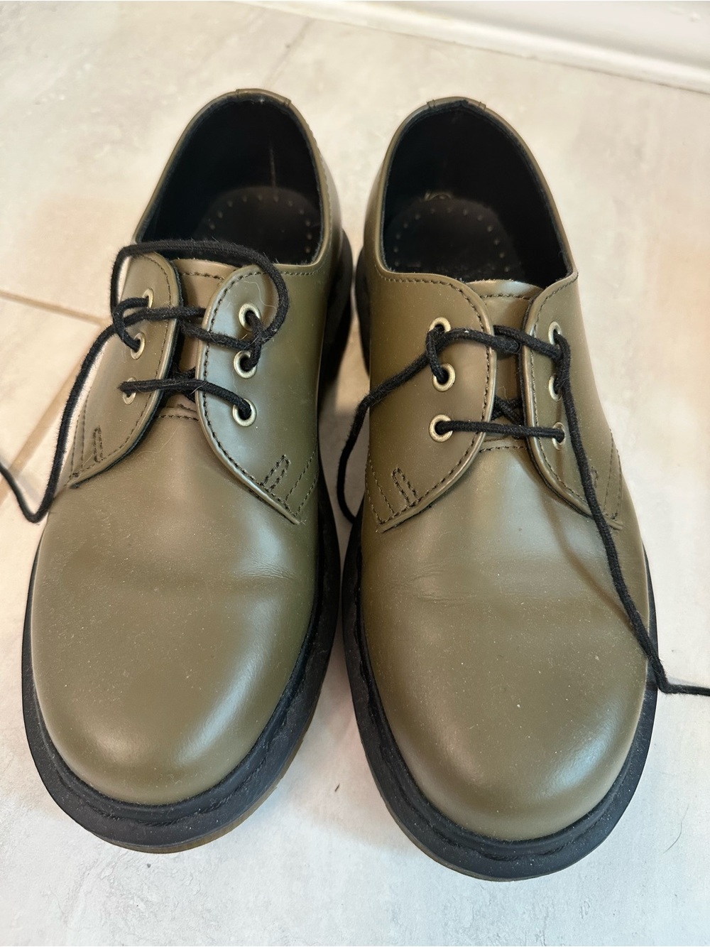 Unisex Olive Green Lace-Up Derby Shoes